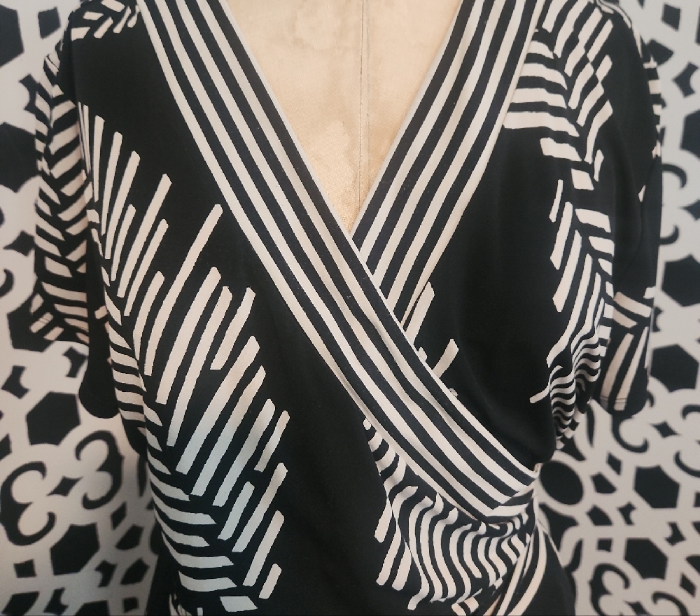Alfani Black and White Geometric Wrap Dress - Picture 4 of 10